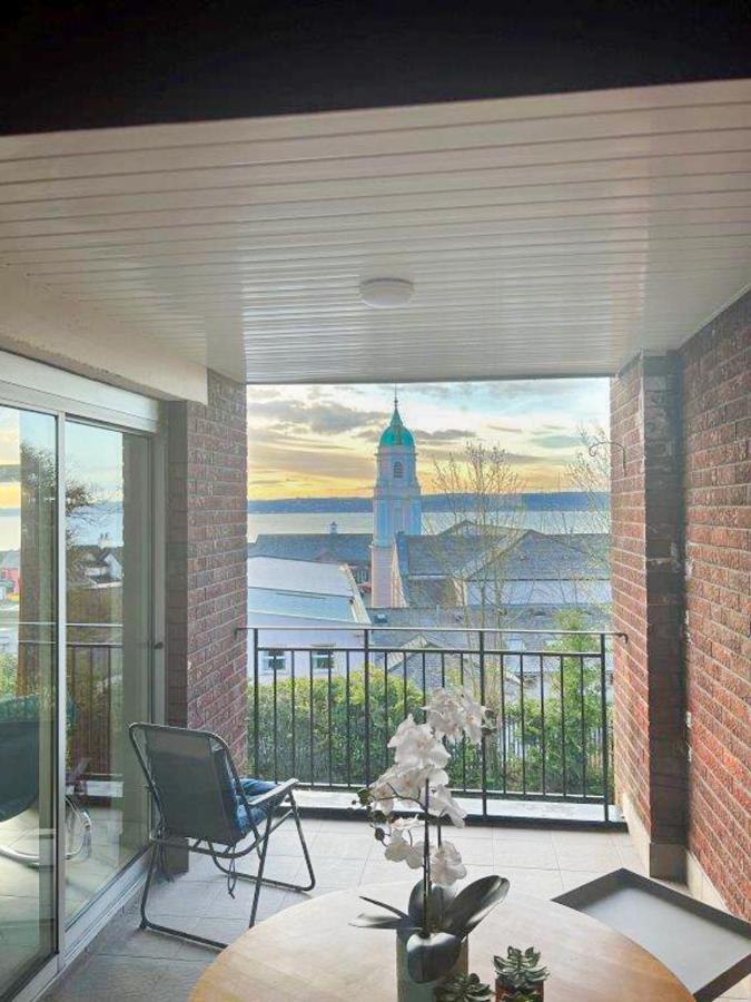 Modern Luxurious Apartment W/ Patio Balcony & View Jordanstown Exterior photo
