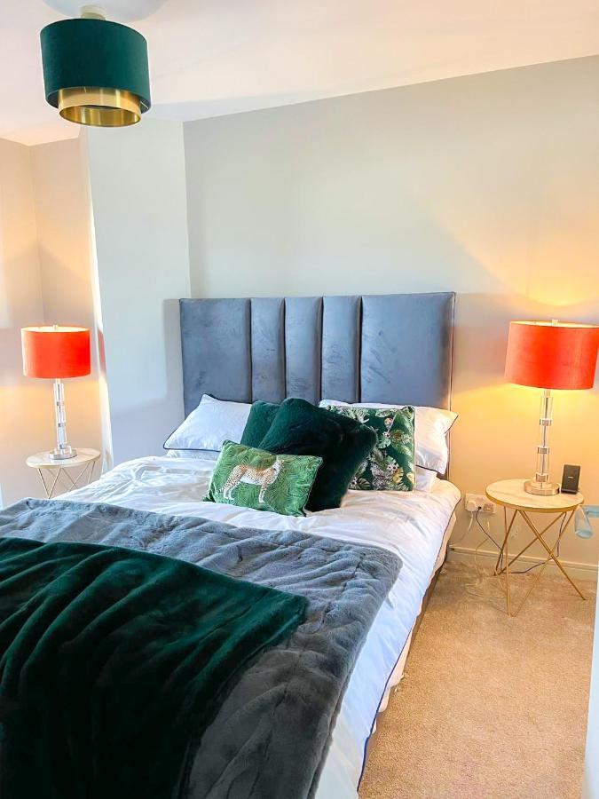 Modern Luxurious Apartment W/ Patio Balcony & View Jordanstown Exterior photo
